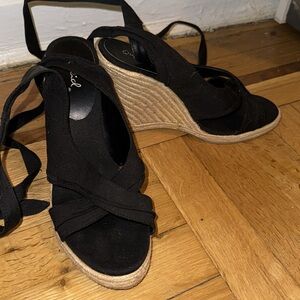Black tie up wedge espredril NEW size 8.5
